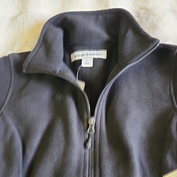 Amazon Essentials Black Full-Zip Fleece Jacket - Picture 5 of 8